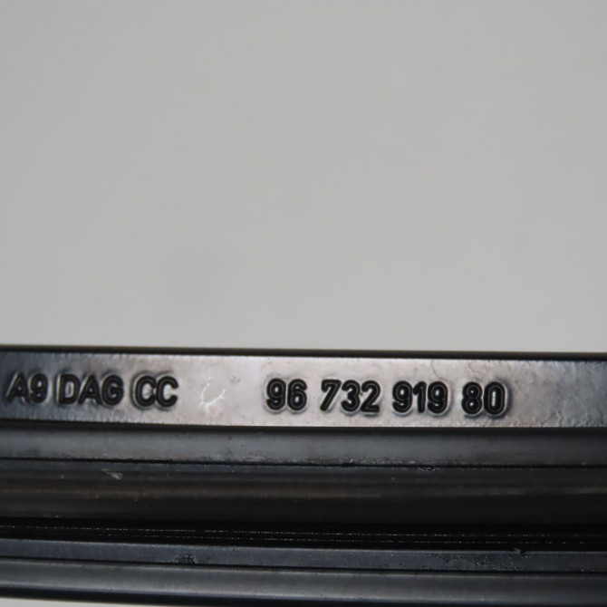 Bras essuie-glace avant gauche occasion  Peugeot 208 I (CA_, CC_) 1.4 hdi (2012) 3 portes   1608393180  3