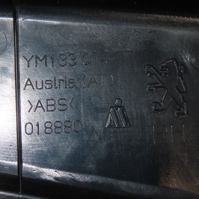 Garniture porte avd occasion  Peugeot RCZ 2.0 hdi (2010-2015)   16098548ZD  2