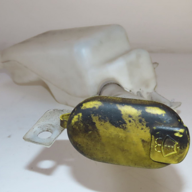 Reservoir lave-glace avant occasion  Renault CLIO III (BR0/1, CR0/1) 1.5 dci (c/br0g, c/br1g) (2005-2012) 5 portes   7701058023  4