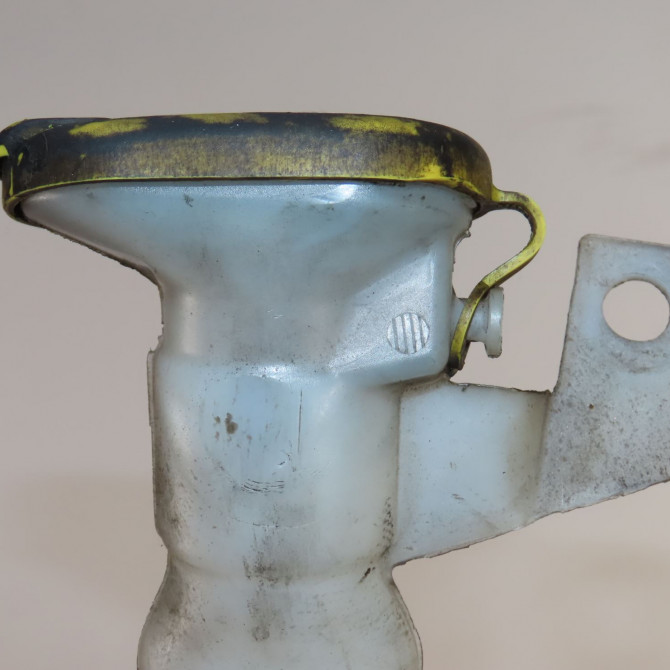 Reservoir lave-glace avant occasion  Renault CLIO III (BR0/1, CR0/1) 1.5 dci (c/br0g, c/br1g) (2005-2012) 5 portes   7701058023  6