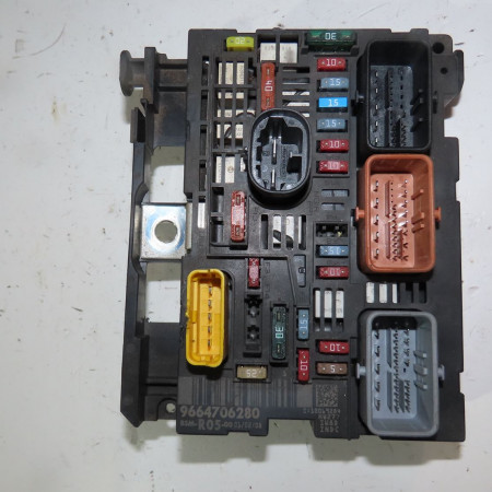 Boite a fusibles occasion  Peugeot 308 I (4A_, 4C_) 1.6 hdi (2007-2014) 5 portes   9664706280 