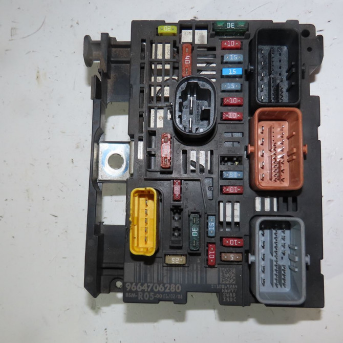 Boite a fusibles occasion  Peugeot 308 I (4A_, 4C_) 1.6 hdi (2007-2014) 5 portes   9664706280  1