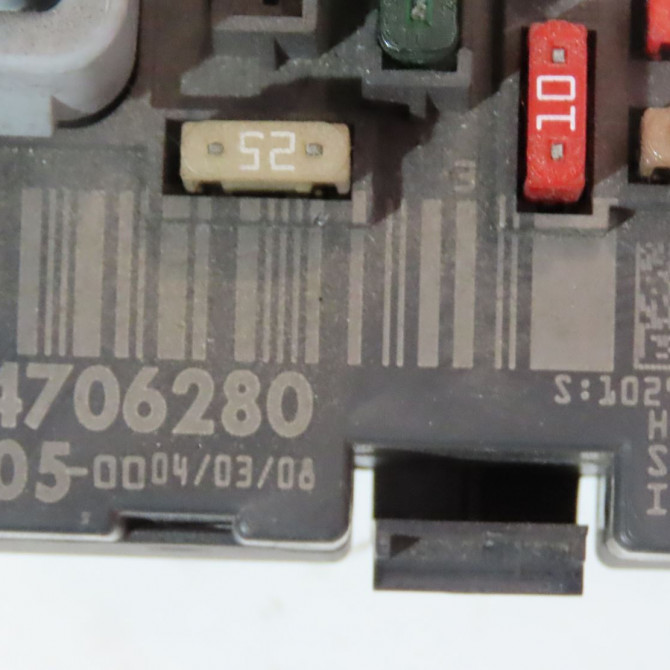 Boite a fusibles occasion  Peugeot 308 I (4A_, 4C_) 1.6 hdi (2007-2014) 5 portes   9664706280  2