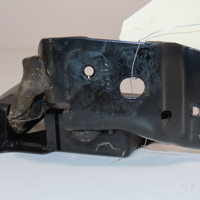 Ancrage ceinture arrière gauche occasion  Renault CLIO III (BR0/1, CR0/1) 1.5 dci (c/br0g, c/br1g) (2005-2012) 5 portes   8200684024  2