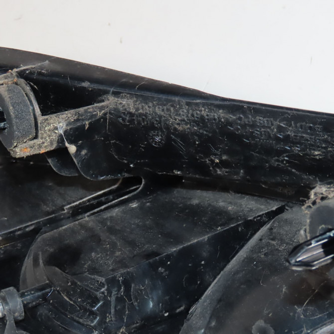 Feu arrière droit occasion  Citroën C4 II (NC_) 1.4 vti 95 (2009)   6351KS  4