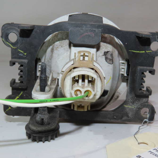 Phare antibrouillard avant droit occasion  Peugeot 208 I (CA_, CC_) 1.2 thp 110 (2013)   9675450980  2