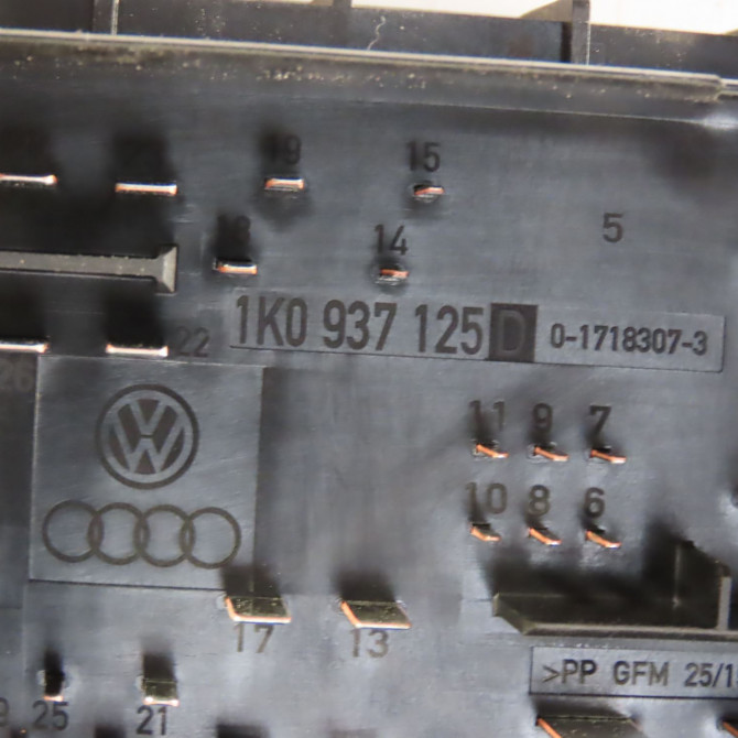 Boite a fusibles occasion  Audi A3 (8P1) 1.6 tdi (2009-2012)   1K0937125D  3