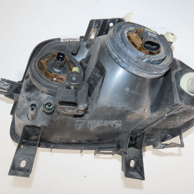 Phare droit occasion  Renault CLIO II (BB_, CB_) 1.4 16v (b/cb0p, bb13) (2000-2008) 5 portes   7701045175  5