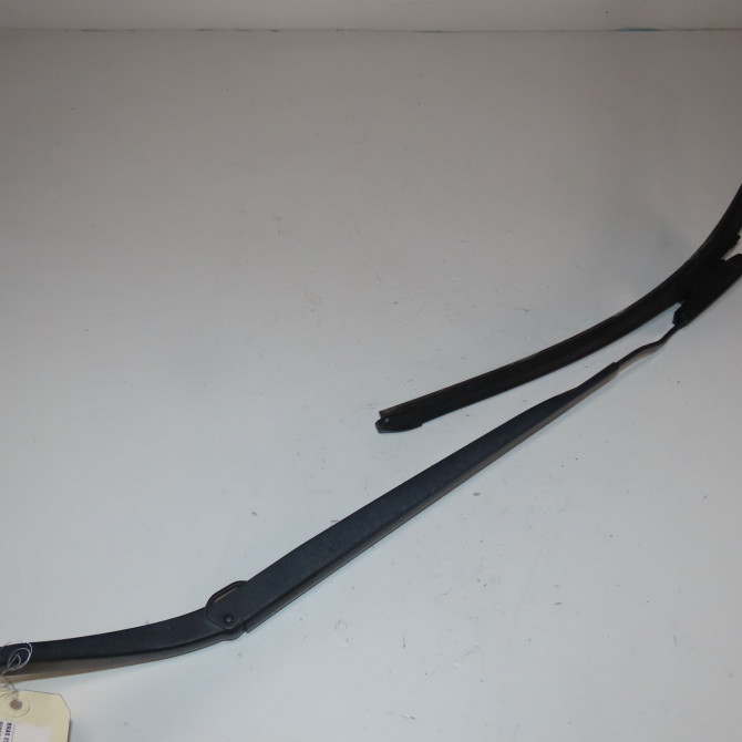 Bras essuie-glace avant droit occasion  Renault SCÉNIC II (JM0/1_) 2.0 dci (jm1k) (2005-2008)   8200466006  1