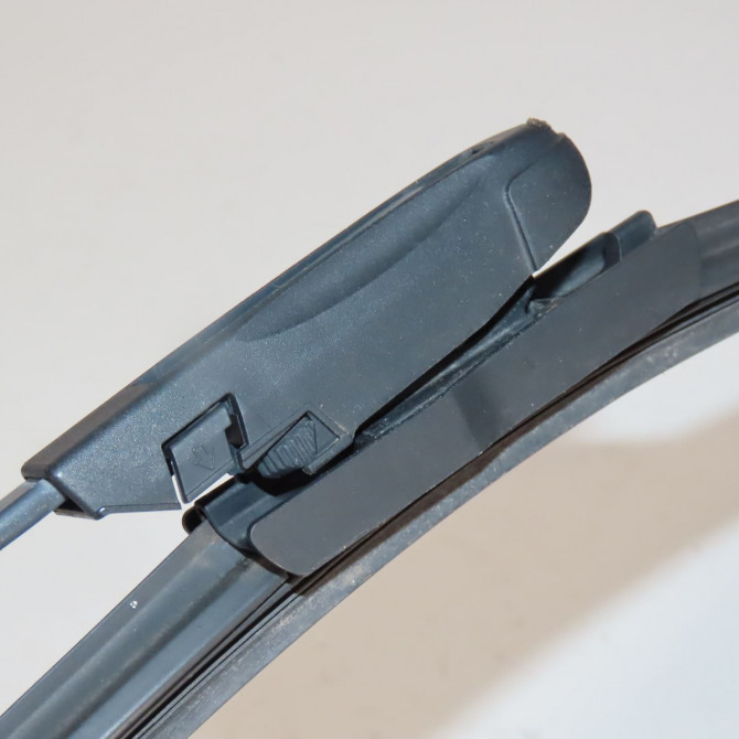 Bras essuie-glace avant droit occasion  Renault SCÉNIC II (JM0/1_) 2.0 dci (jm1k) (2005-2008)   8200466006  3