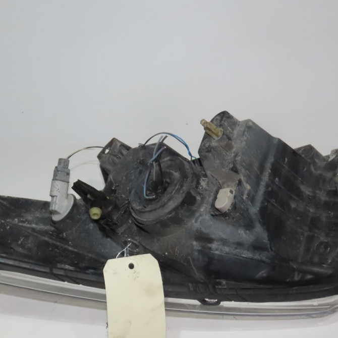 Phare droit occasion  Dacia SANDERO 1.2 16v (2008) 5 portes   8200733877  2