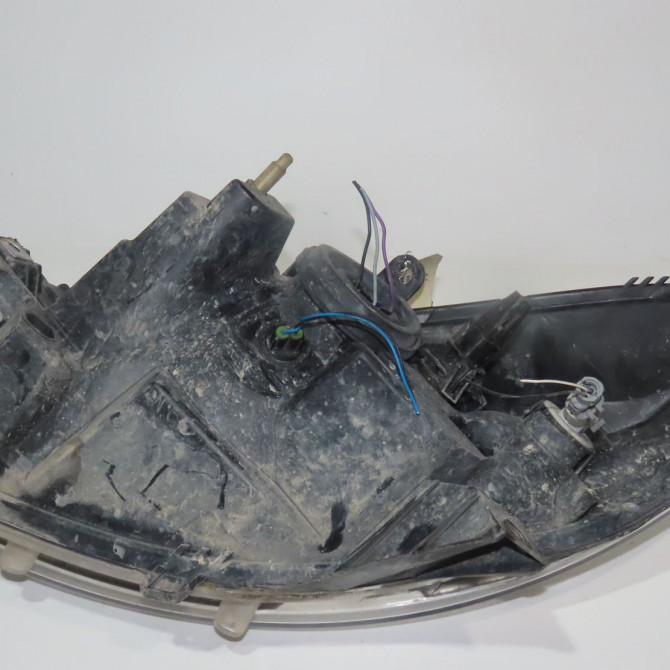 Phare droit occasion  Dacia SANDERO 1.2 16v (2008) 5 portes   8200733877  3