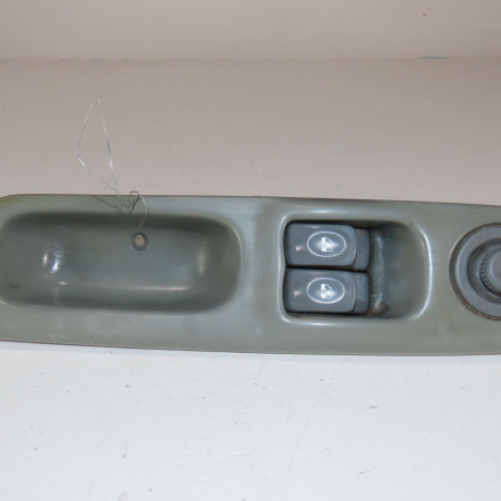 Commande lève-glace porte avant gauche occasion  Renault TWINGO I (C06_) 1.2 16v (c06c, c06d, c06k) (2001-2007) 3 portes   8200189848 