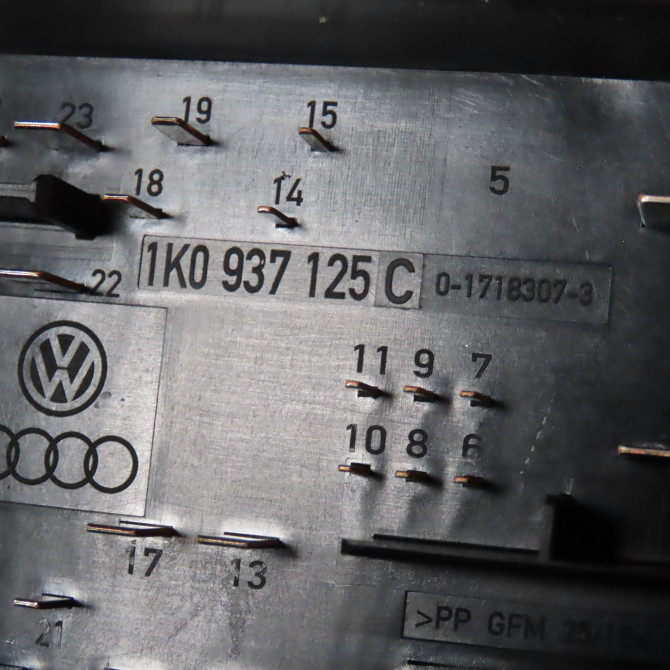 Boite a fusibles occasion  Volkswagen vw GOLF VI (5K1) 2.0 tdi (2008-2013) 5 portes   1K0937125C  4