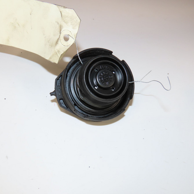 Bouchon reservoir a carburant occasion  Volkswagen vw GOLF VI (5K1) 2.0 tdi (2008-2013) 5 portes   5C0201550AB  3