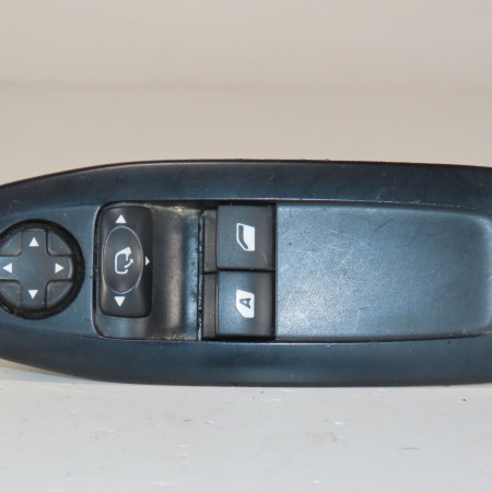 Commande lève-glace porte avant gauche occasion  Peugeot 208 I (CA_, CC_) 1.2 vti 82 (2012)   96751129ZD 