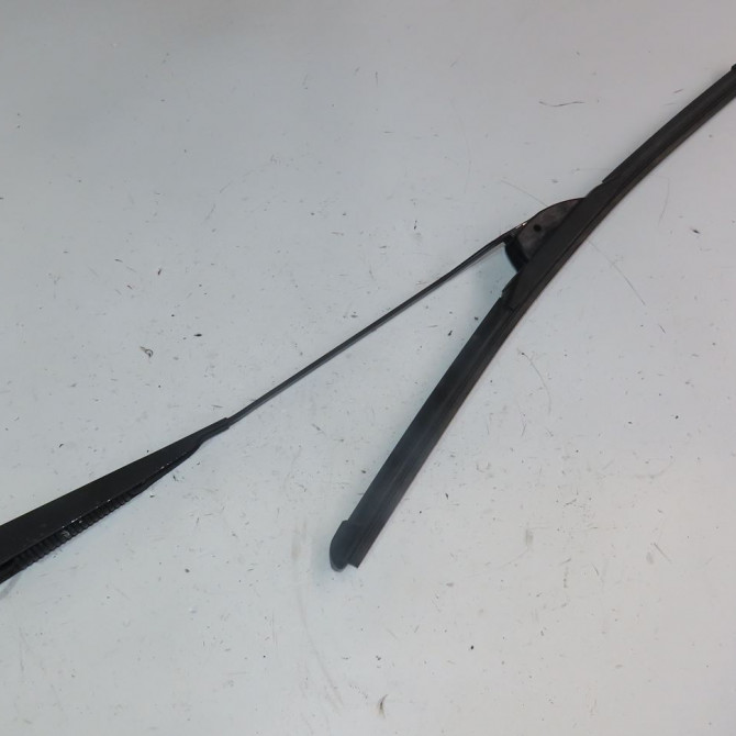 Bras essuie-glace avant droit occasion  Nissan PICK UP (D22) 2.5 td 4wd (1998-2005)   28881VJ400  1