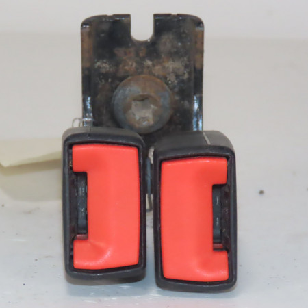 Ancrage ceinture arrière droit occasion  Ford FIESTA VI (CB1, CCN) 1.4 tdci (2010-2012) 3 portes   1515262 