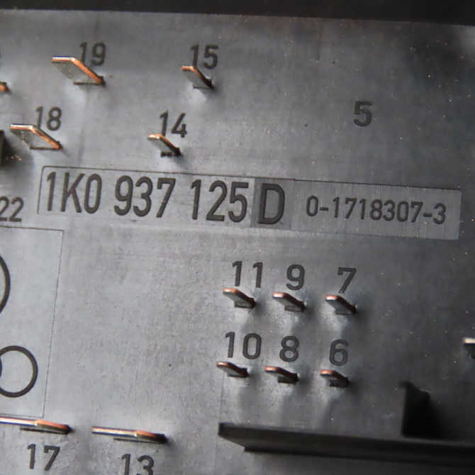Boite a fusibles occasion  Volkswagen vw GOLF VII (5G1, BQ1, BE1, BE2) 1.6 tdi (2012-2017)   1K0937125D  4