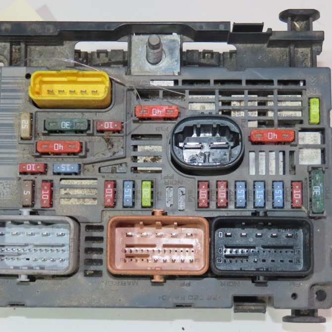 Boite a fusibles occasion  Citroën C5 III (RD_) 2.0 hdi 140 (2008) 4 portes   9675877980  1