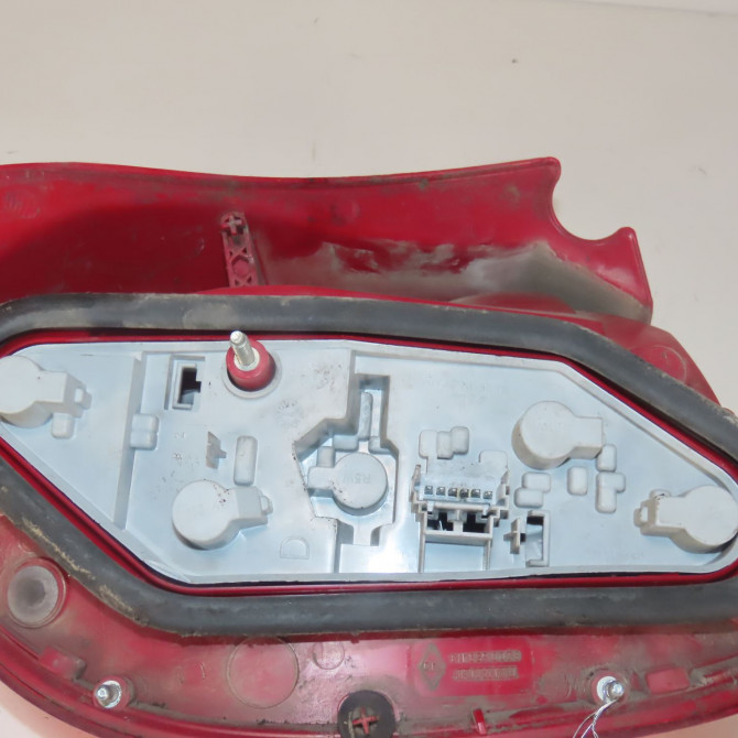 Feu arrière droit occasion  Renault MODUS / GRAND MODUS (F/JP0_) 1.5 dci (fp0f, jp0f) (2004) 5 portes   8200658413  3