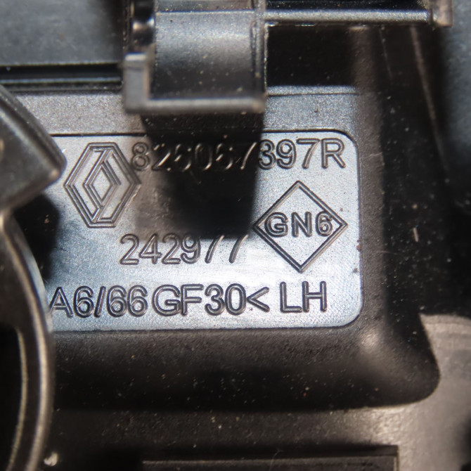 Poignee ext porte arg occasion  Renault TWINGO III (BCM_, BCA_) 1.0 sce 70 (2014) 5 portes   826067397R  2