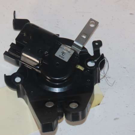 Serrure coffre arrière occasion  Mazda 3 A trois volumes (BM_, BN_) 2.2 d (2013-2019)   BHY15682XA 