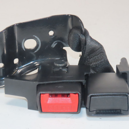 Ancrage ceinture arrière gauche occasion  Renault CLIO III (BR0/1, CR0/1) 1.2 16v (br02, br0j, br11, cr02, cr0j, cr11) (2005-2014) 5 portes   8200684024 