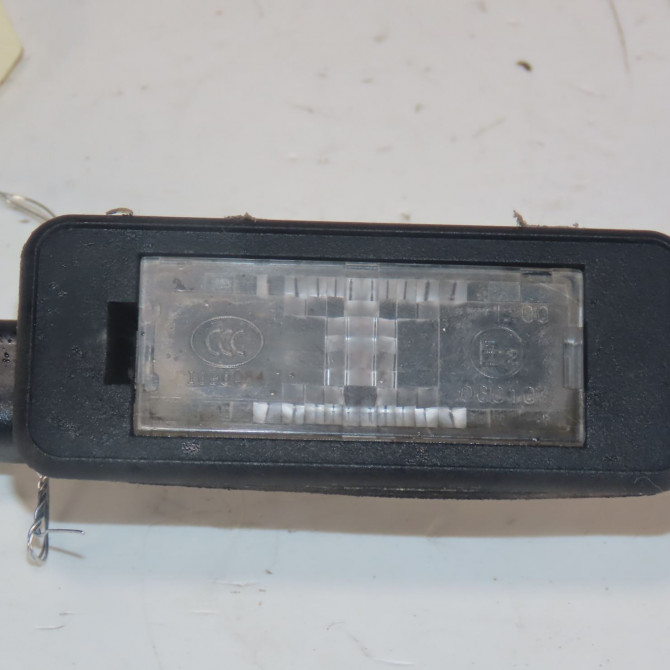 Eclaireur plaque de police d occasion  Peugeot 208 I (CA_, CC_) 1.2 vti 82 (2012)   6340G3  1