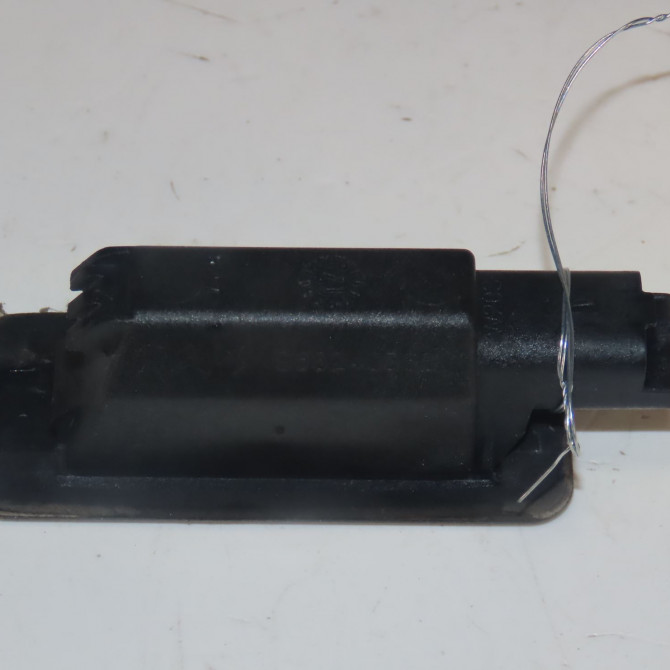 Eclaireur plaque de police d occasion  Peugeot 208 I (CA_, CC_) 1.2 vti 82 (2012)   6340G3  3