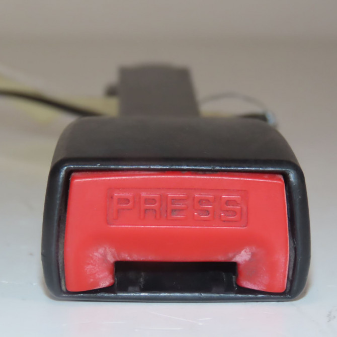 Ancrage ceinture avant gauche occasion  Renault MODUS / GRAND MODUS (F/JP0_) 1.2 (jp0c, jp0k, fp0c, fp0k, fp0p, jp0p, jp0t) (2004) 5 portes   8200789543  1