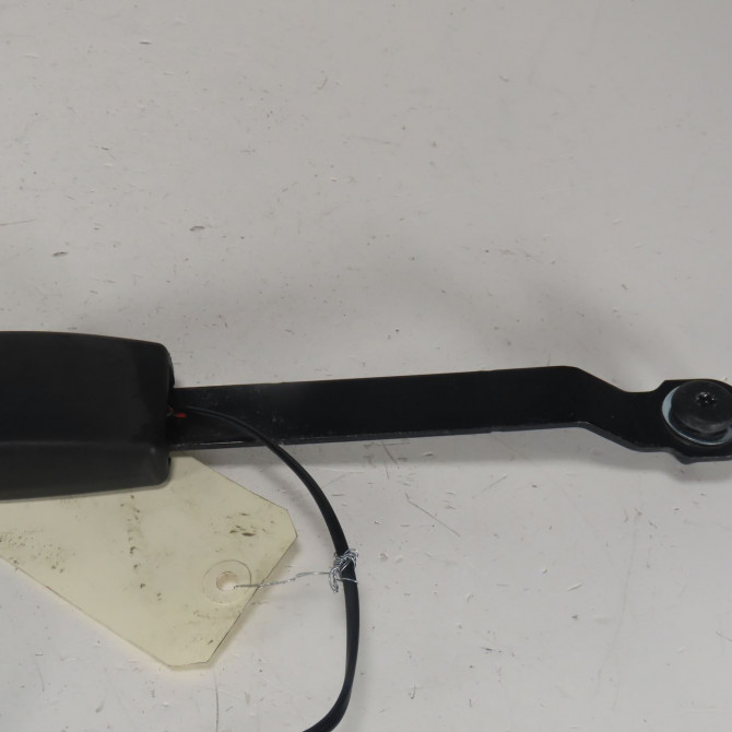 Ancrage ceinture avant gauche occasion  Renault MODUS / GRAND MODUS (F/JP0_) 1.2 (jp0c, jp0k, fp0c, fp0k, fp0p, jp0p, jp0t) (2004) 5 portes   8200789543  3