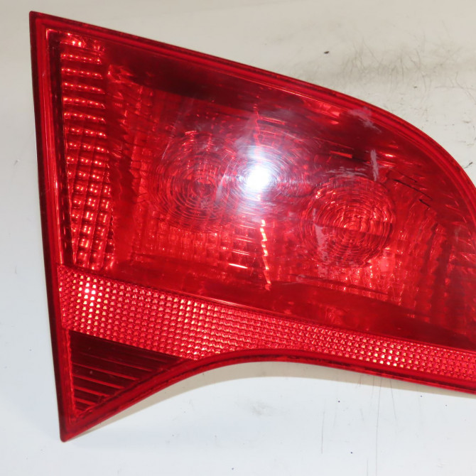 Feu arrière interieur gauche occasion  Audi A4 B6 Avant (8E5) 1.9 tdi (2001-2004)   8E9945093A  1