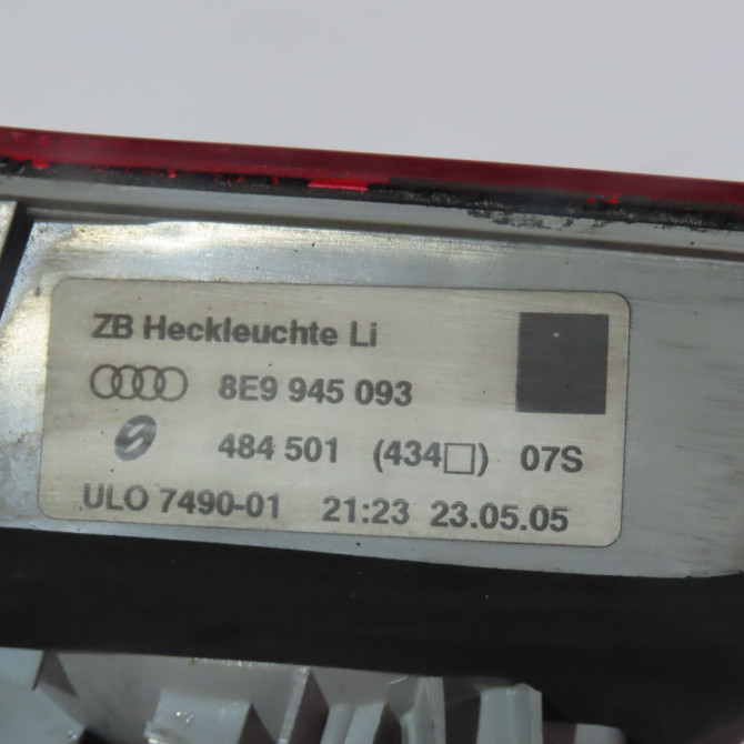 Feu arrière interieur gauche occasion  Audi A4 B6 Avant (8E5) 1.9 tdi (2001-2004)   8E9945093A  2