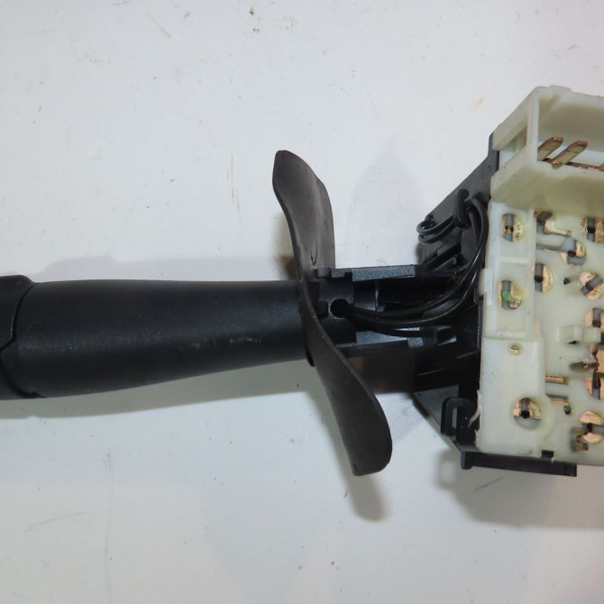 Commande essuie glace occasion  Renault CLIO II (BB_, CB_) 1.2 16v (bb05, bb0w, bb11, bb27, bb2t, bb2u, bb2v, cb05,... (2001-2016) 3 portes   6001551355  2