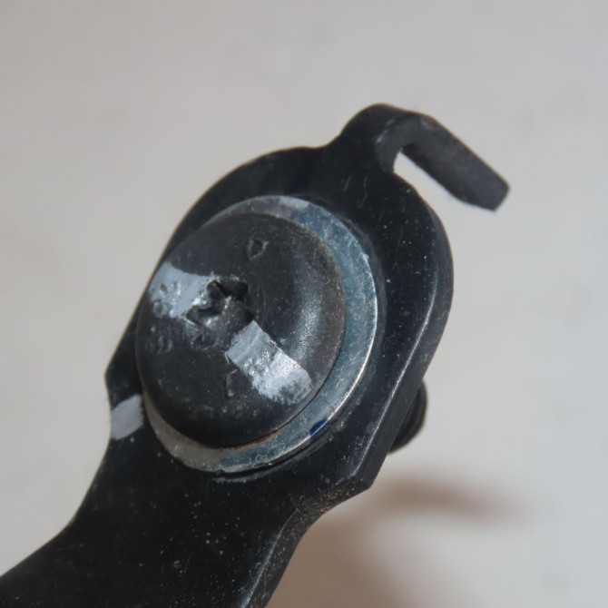 Ancrage ceinture avant gauche occasion  Renault CLIO III Grandtour (KR0/1_) 1.2 16v (kr0p) (2007-2012)   8200794023  2