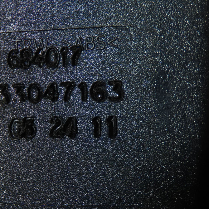 Ancrage ceinture arrière droit occasion  RENAULT CLIO III Phase 2 03-2009->12-2014 1.2i 16v 75ch   8200684017  3