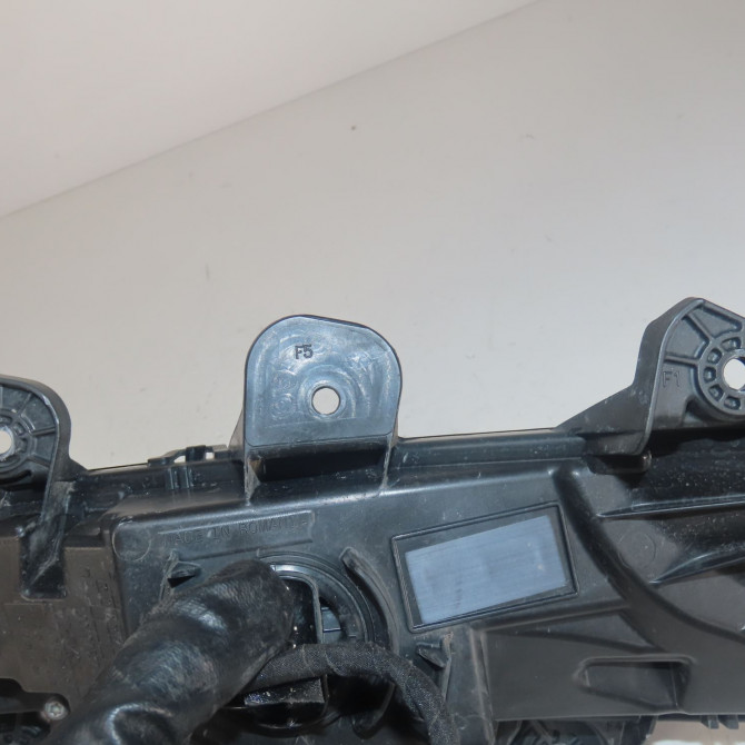 Feux position g occasion  Peugeot 3008 SUV (MC_, MR_, MJ_, M4_) Hybrid4 (m45gbu) (2019)   9836231080  6