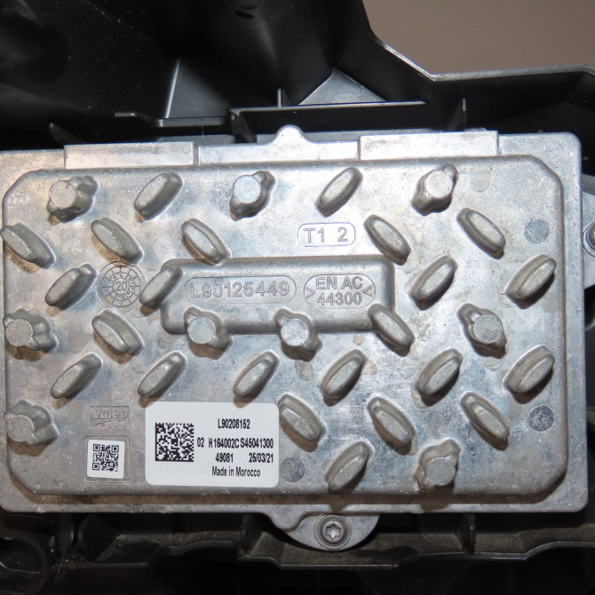 Phare gauche occasion  Peugeot 3008 SUV (MC_, MR_, MJ_, M4_) Hybrid4 (m45gbu) (2019)   1675812480  6