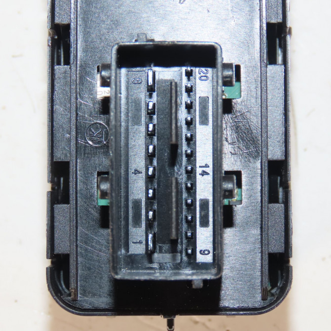 Commande lève-glace porte avant gauche occasion  Peugeot 208 II (UB_, UP_, UW_, UJ_) 1.2 puretech 100 (2019) 5 portes   96788264ZD  4