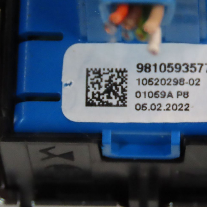 Interrupteur commande de frein a main occasion  Peugeot 3008 SUV (MC_, MR_, MJ_, M4_) 1.5 bluehdi 130 (2018) 5 portes   9810593577  3