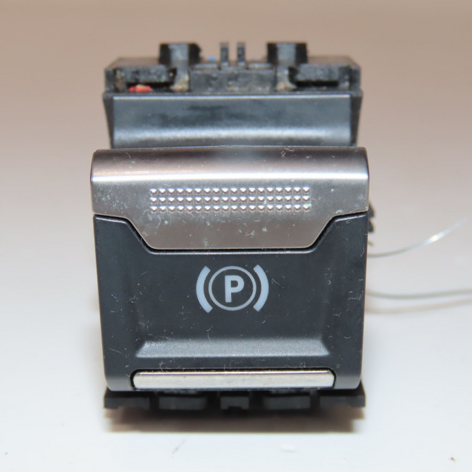 Interrupteur commande de frein a main occasion  Peugeot 2008 II (UD_, US_, UY_, UK_) 1.2 puretech 130 (2019)   9810593577  1