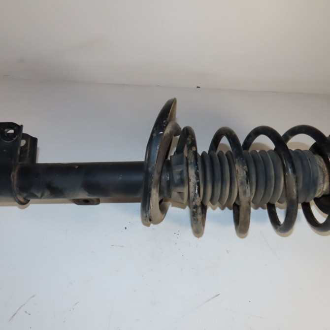 Amortisseur avant droit occasion  Peugeot 308 I (4A_, 4C_) 1.6 hdi (2007-2014) 5 portes   520806  1