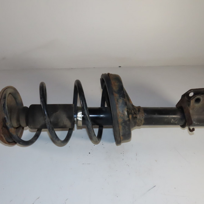 Amortisseur avant droit occasion  Renault CLIO II (BB_, CB_) 1.5 dci (b/cb3m) (2005-2010) 3 portes   8200662261  1