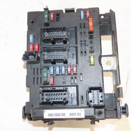 Boite a fusibles occasion  Peugeot 206 3/5 portes (2A/C) 1.4 hdi eco 70 (2001-2009) 5 portes   9657608780 