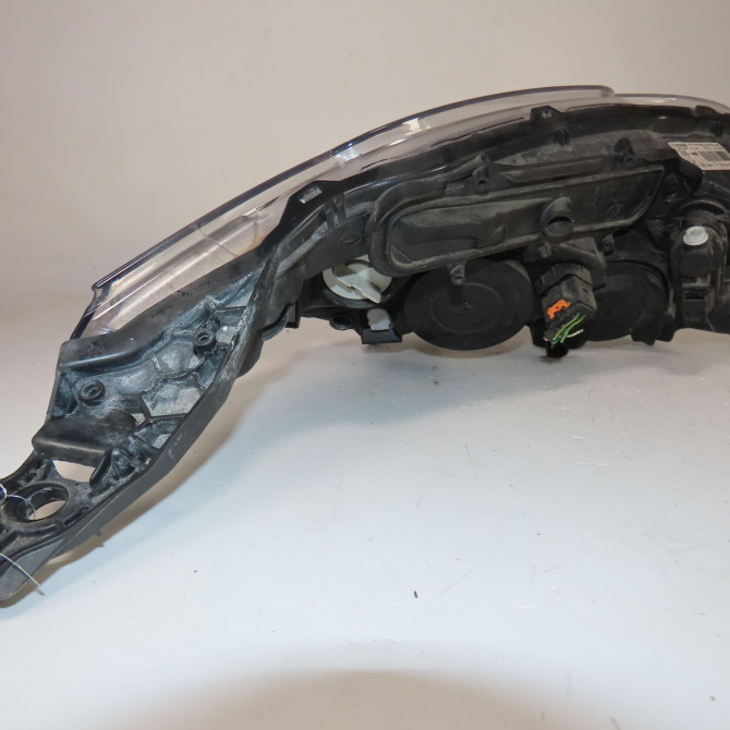 Phare gauche occasion  Peugeot 208 I (CA_, CC_) 1.6 bluehdi 100 (2015) 5 portes   9810805780  3