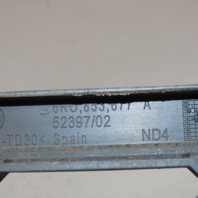 Grille pare-choc av occasion  VOLKSWAGEN POLO V Phase 1 09-2009->... 1.2 TDI 75ch   6R0853677A  2