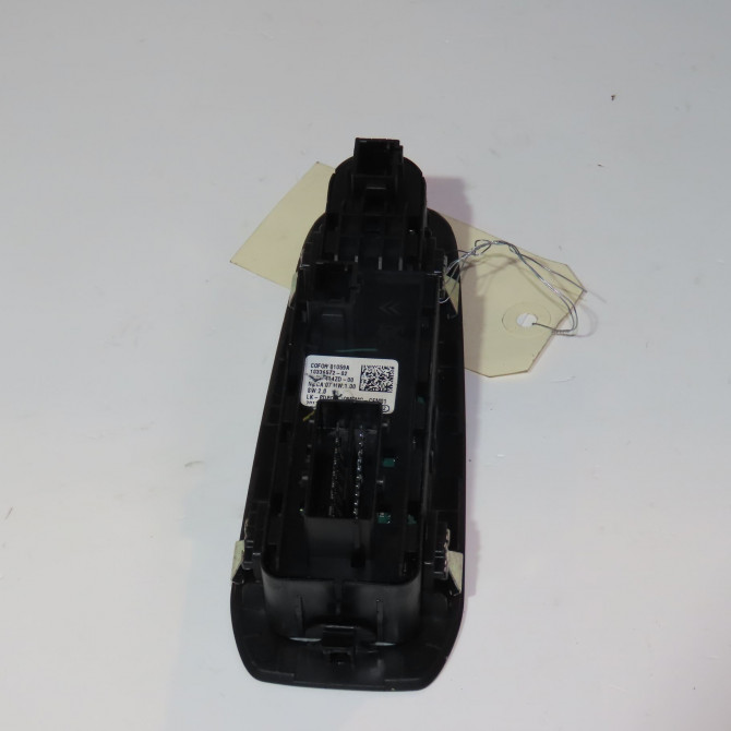 Commande lève-glace porte avant gauche occasion  Peugeot 308 II (LB_, LP_, LW_, LH_, L3_) 1.5 bluehdi 130 (2017-2021)   98248414ZD  3