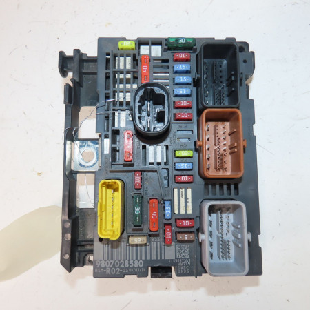 Boite a fusibles occasion  Peugeot 5008 (0U_, 0E_) 1.6 hdi (2010-2017)   9807028580 
