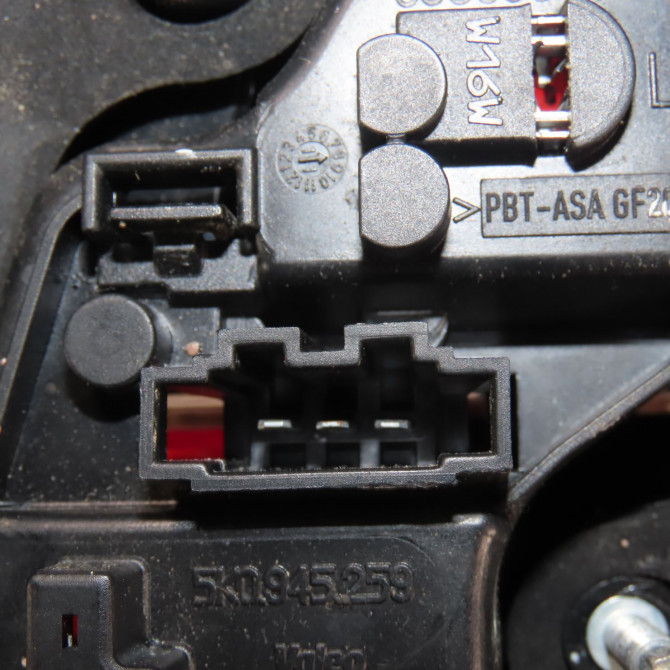 Feu arrière interieur gauche occasion  Volkswagen vw GOLF VI (5K1) 1.6 tdi (2009-2012) 5 portes   5K0945093G  4